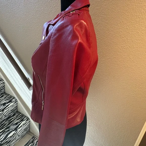 Elegant Red Leather Jacket for Women - Picture 2 of 9